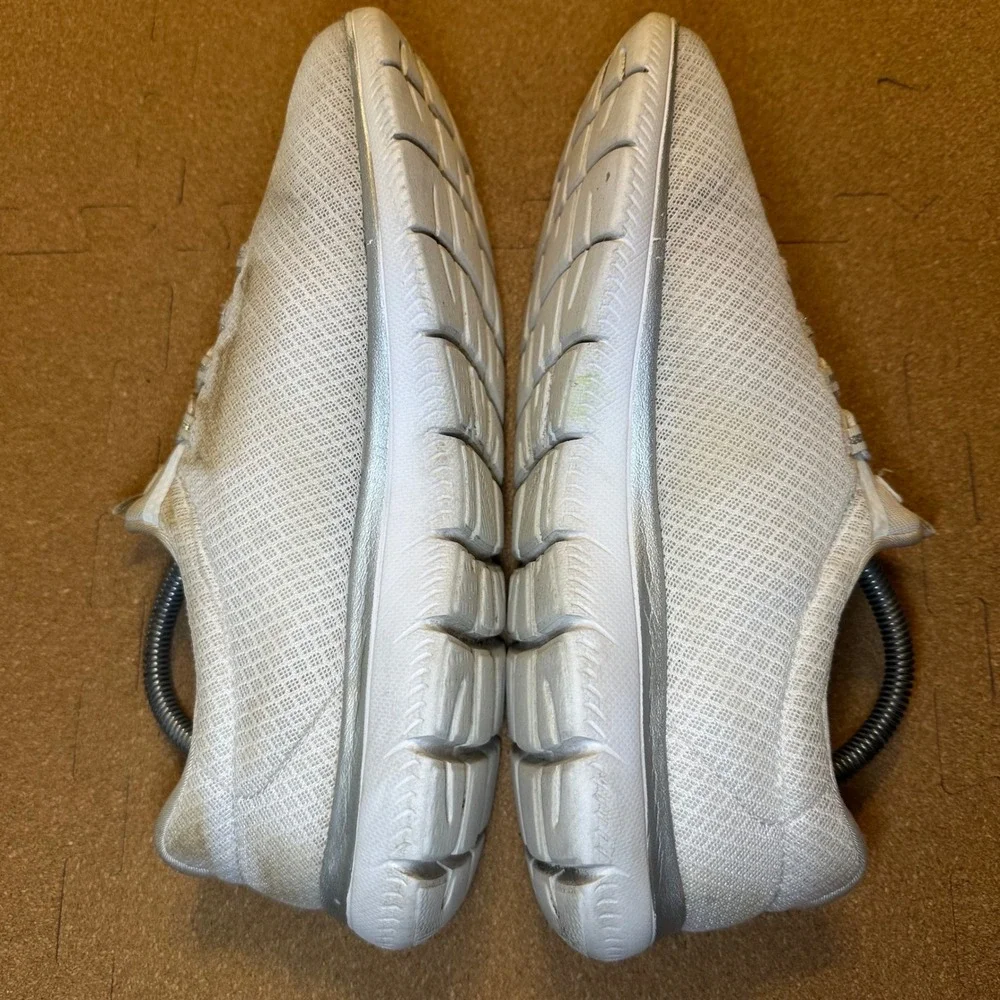Skechers smoke free